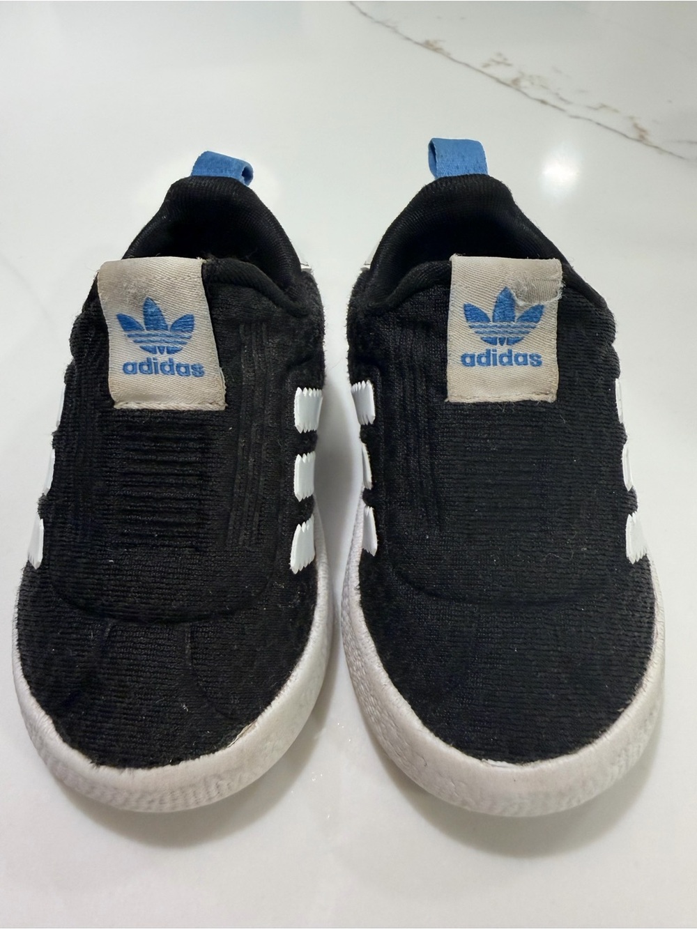 adidas Toddler Gazelle Slip-On Sneakers - Black/White | SZ 4 - Picture 3 of 6